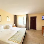Lotus Family - Free Parking Hotell 3*