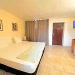 Lotus Family - Free Parking Hotell