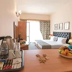 Lotus Family - Free Parking Hotell