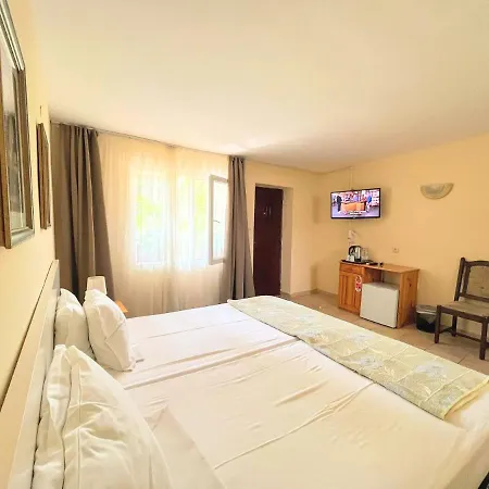 Lotus Family - Free Parking סאני ביץ'