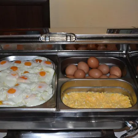 Lotus Family - Free Parking Hotel