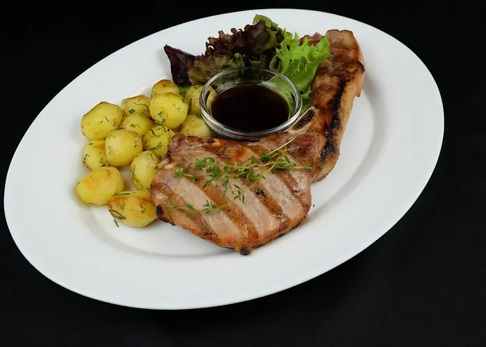 Lotus Family - Free Parking Hotel