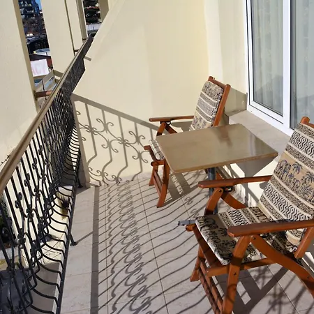 Lotus Family - Free Parking