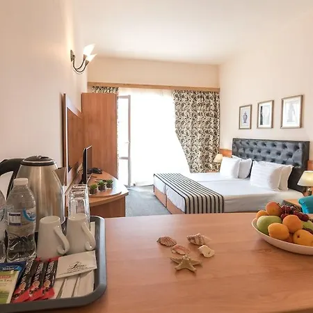 Lotus Family - Free Parking Hotel