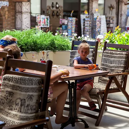 Lotus Family - Free Parking