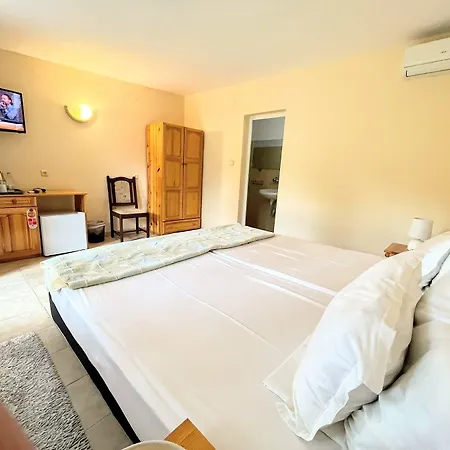 Lotus Family - Free Parking