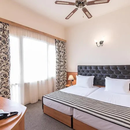 Hotel Lotus 3*