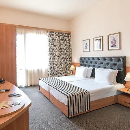 Hotel Lotus 3*