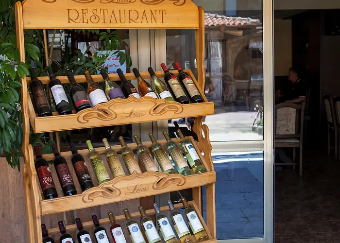 Готель Lotus Family - Free Parking 3*