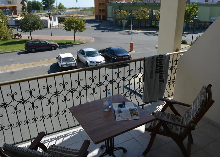 Готель Lotus Family - Free Parking