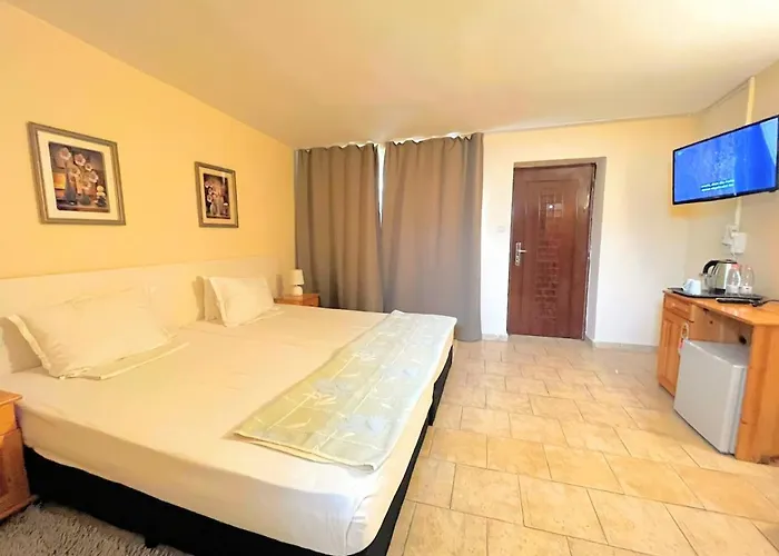 Lotus Family - Free Parking Hotel