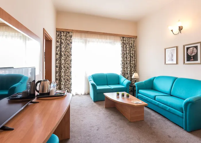 Lotus Family - Free Parking Hotel