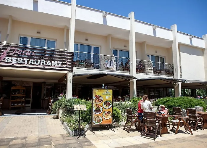 Готель Lotus Family - Free Parking