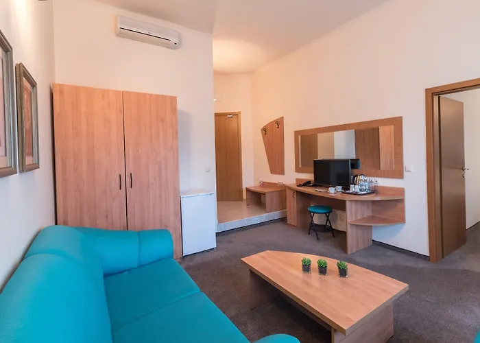 Lotus Family - Free Parking Hotel