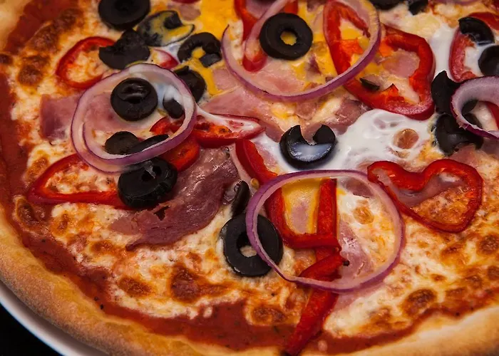 Готель Lotus Family - Free Parking