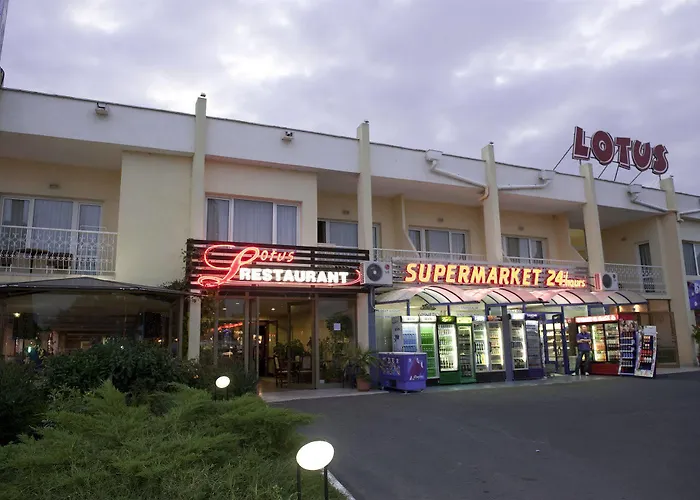 Lotus Family - Free Parking Hotel