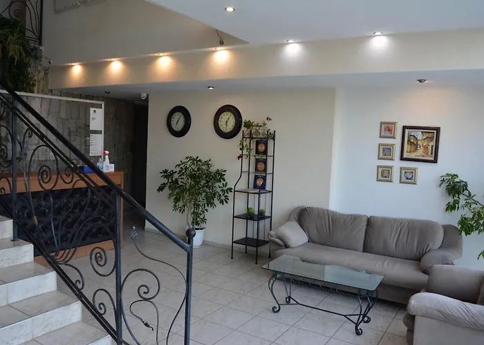 Готель Lotus Family - Free Parking 3*