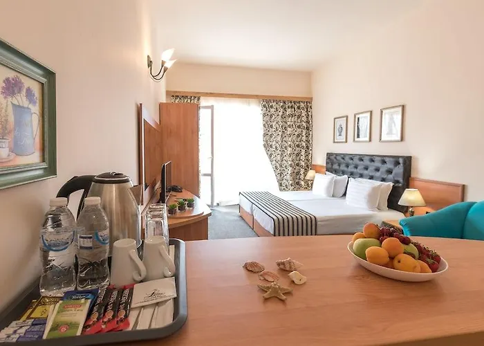 Lotus Family - Free Parking Hotel